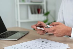 Come scannerizzare un documento col cellulare in pochi e facili passaggi