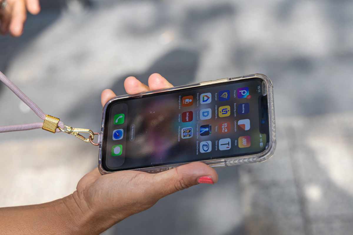 iPhone, gli aggiornamenti non finiscono mai: arrivano 7 nuove funzionalità  --- (Fonte immagine: https://www.computer-idea.it/wp-content/uploads/2023/10/Apple-aggiornamento-nuove-funzionalita-24-10-2023-Computer-Idea.it_.jpg)