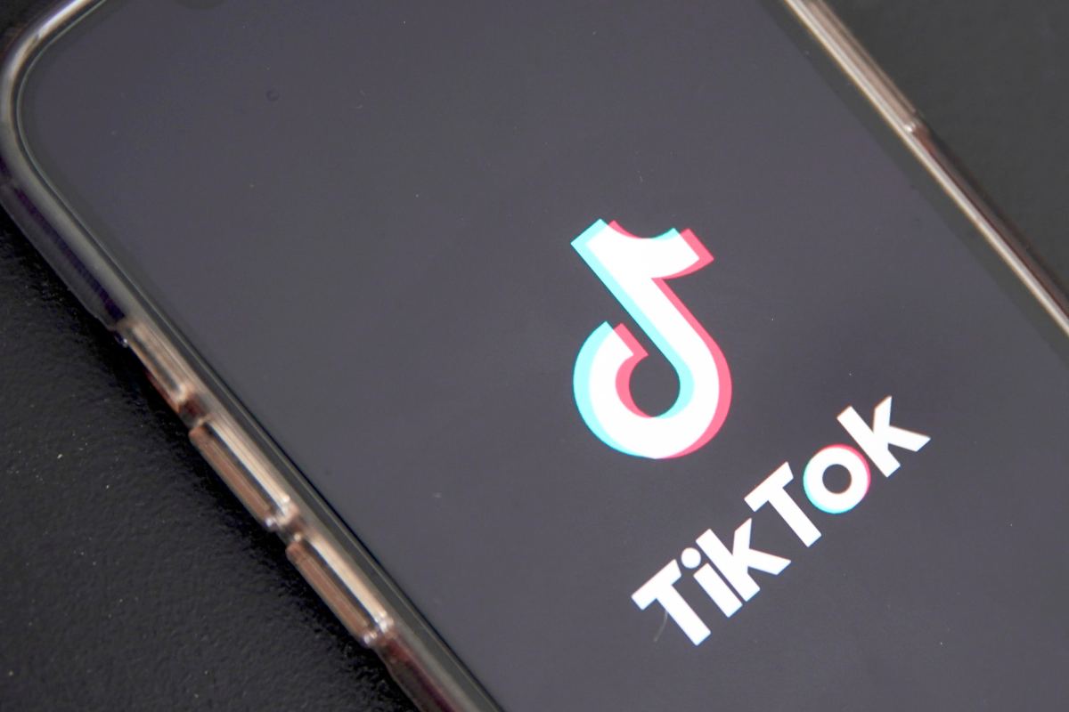 Canzone intelligenza artificiale virale su TikTok