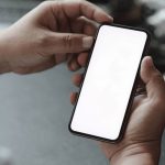 Come conoscere il modello del cellulare: la procedura per Android e iPhone