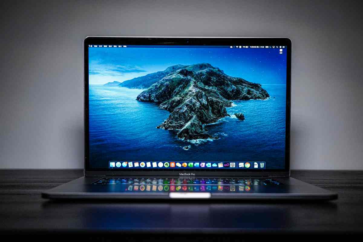 Apple rivoluziona Macbook