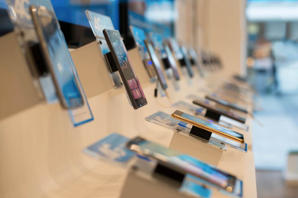 è stato presentato uno smartphone molto piccolo