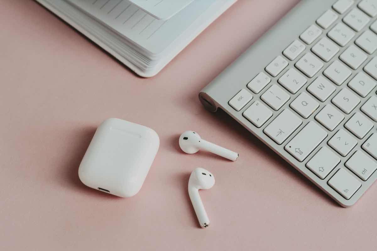 Il trucco per collegare subito gli AirPods al MacBook