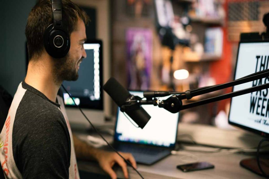 Crea la tua canzone con l’intelligenza artificiale: ti bastano pochi