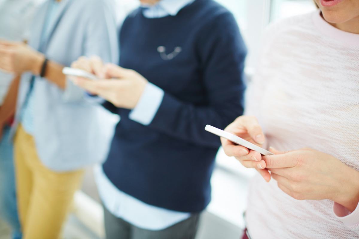 la dipendenza da internet può compromettere la salute e le relazioni con gli altri