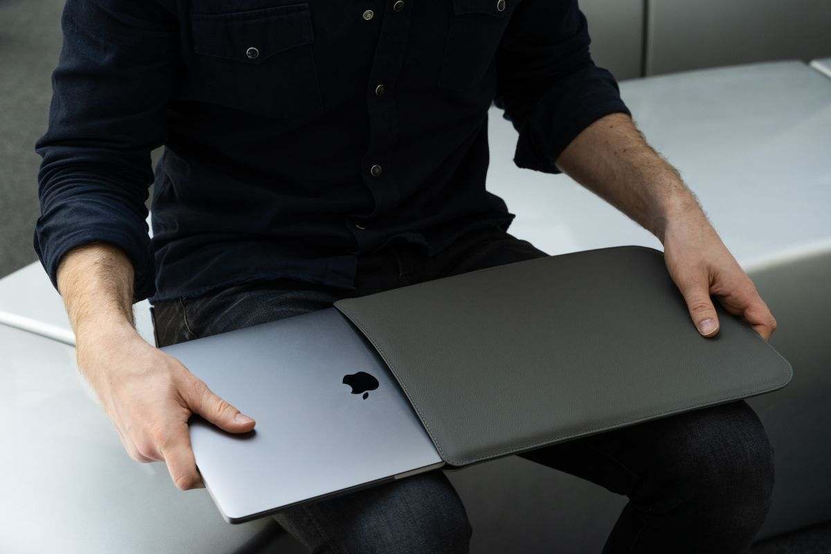 proteggere un macbook con un case o con una sleeve? Pro e contro