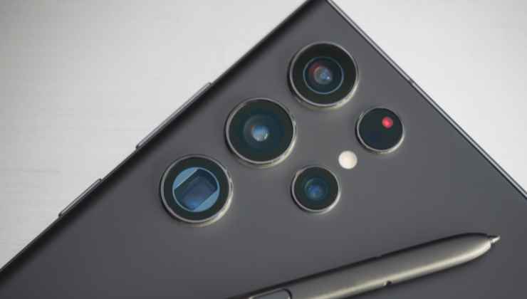 Dono di Samsung, Galaxy AI arriva sui modelli più datati. Ecco come fare per riscattarlo ora