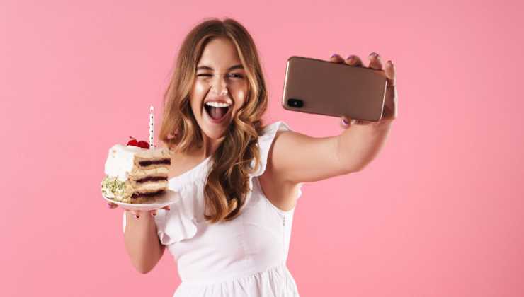 La guida per mettere in pratica il trucco dei selfie su TikTok