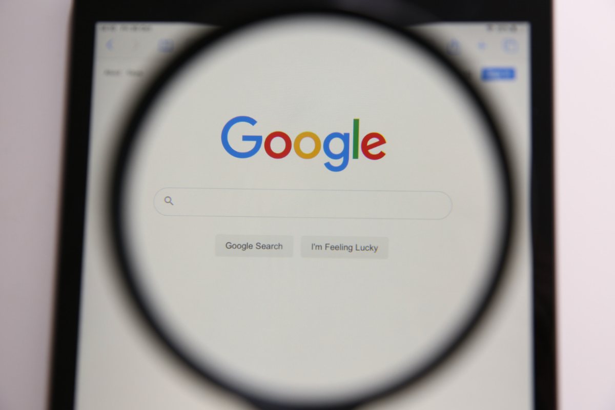 Diritto all’oblio come esercitarlo: le nuove norme per eliminare menzioni e URL da Google