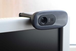 Come capire se le webcam dei PC sono violate, il segnale