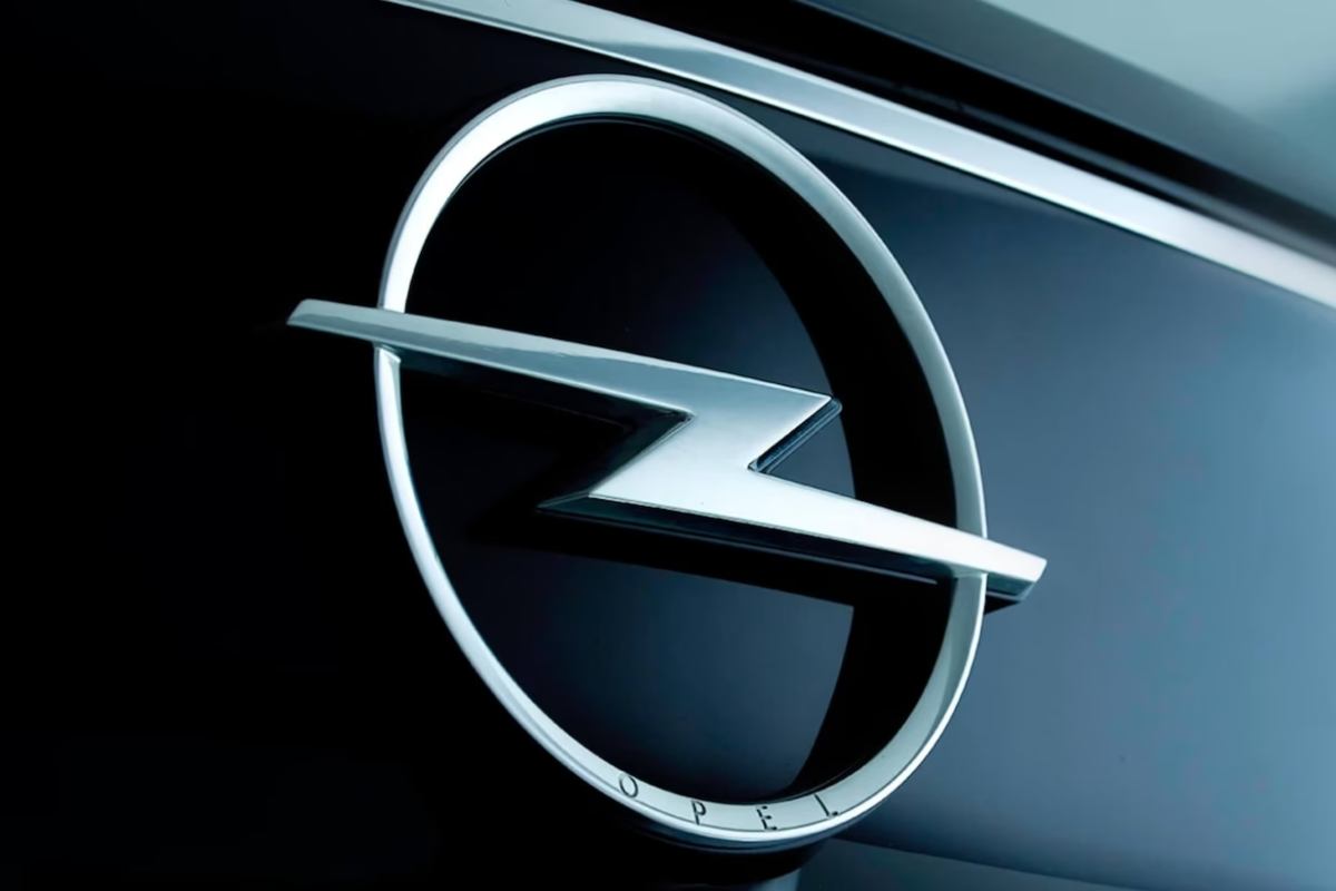 Opel annuncia la sua nuova elettrica sup …