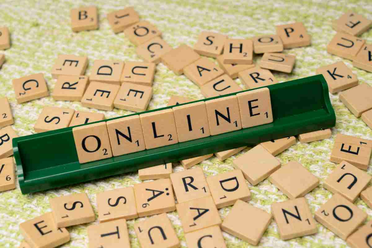 scritta online con le tessere